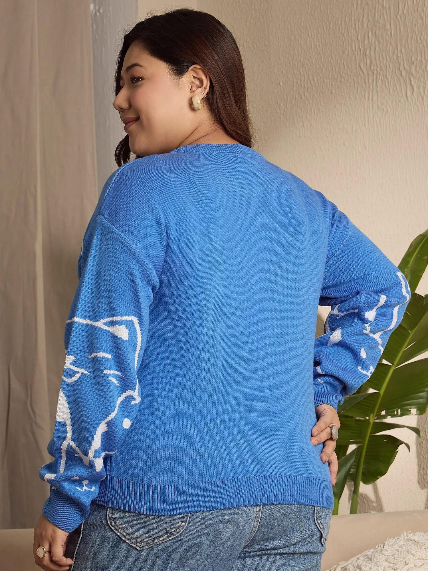 Berrylush Curve Women Blue, White, & Yellow Cat Printed Round Neck Drop-Shoulder Sleeves Ribbed Hem Regular Sweater