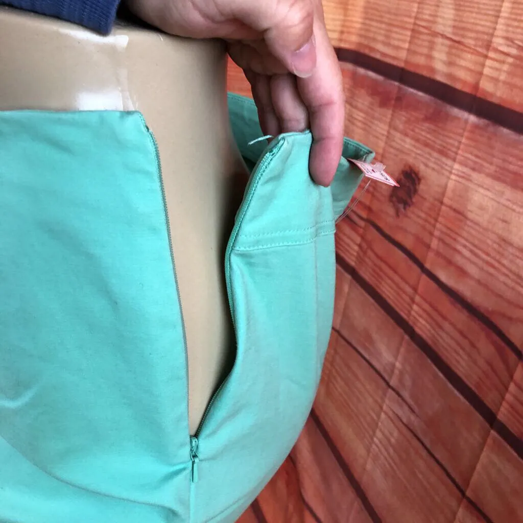 ELLEN TRACY MINT GREEN PANTS SIZE